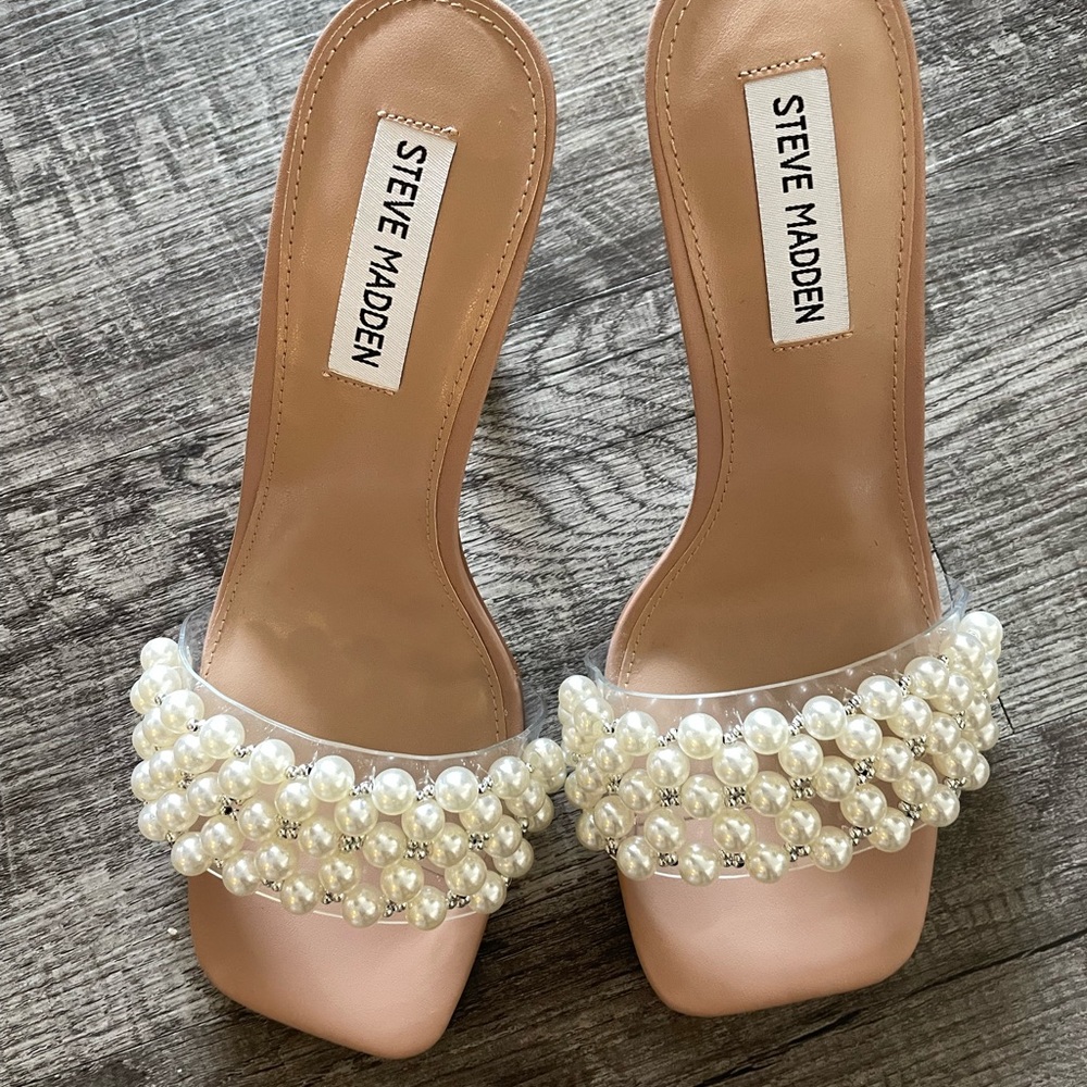 Never worn 8.5 Steve Madden pearl kitten heel